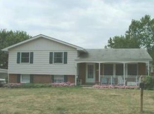 802 S Roanoke Ct, Sterling, VA 20164