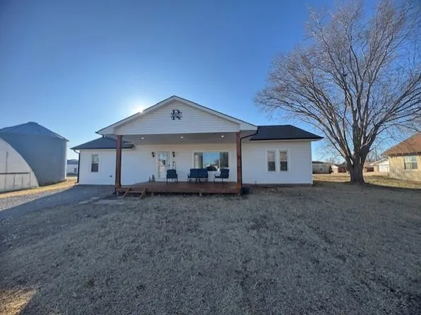 105 N Oklahoma St, Corn, OK 73024