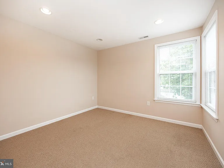 141 Stewarts Ct #307 — Photo 23