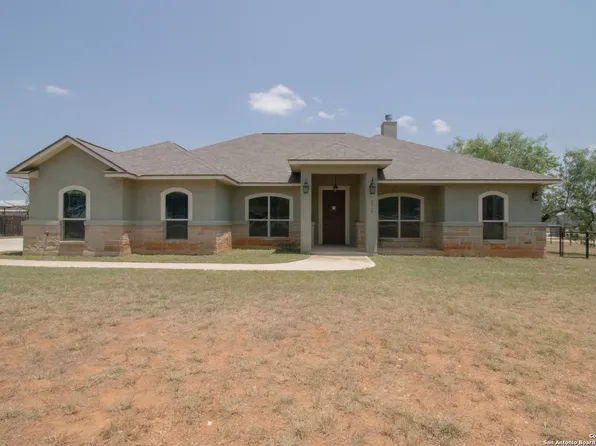 2516 County Road 357, La Vernia, TX 78121