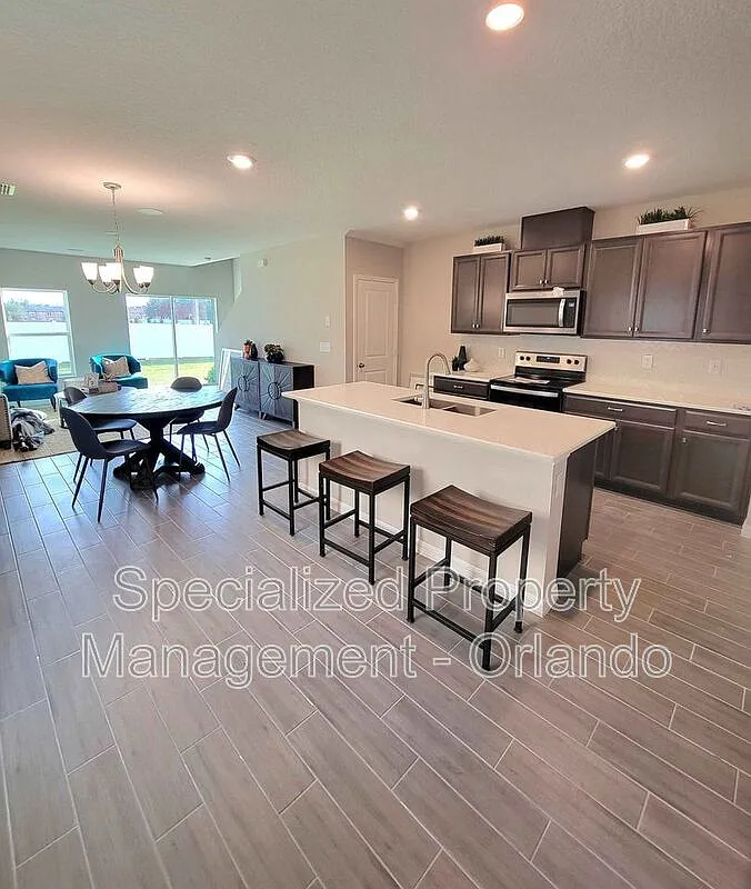 3 bed, 2.5 bath, 1489 sqft, $1,950 — Photo 4