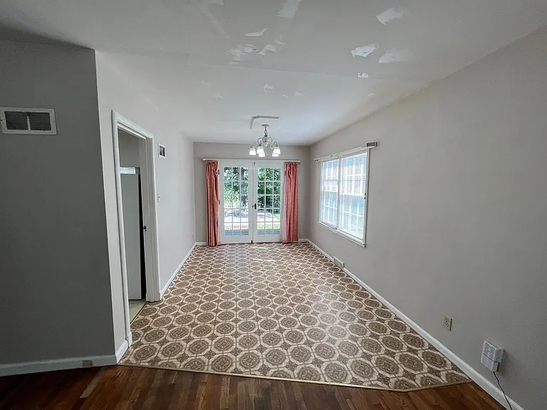 1710 Laramie St — Photo 3