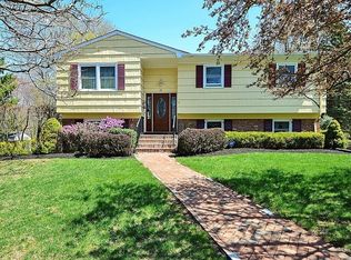 35 Westgate Dr, Sparta, NJ 07871