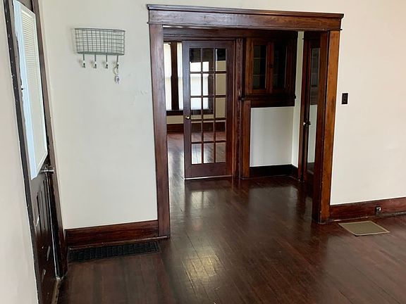 5th image of 424 E Cottage Grove Ave