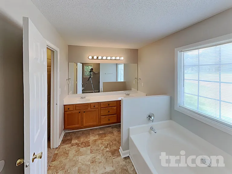 37 Abbotsford Dr — Photo 7