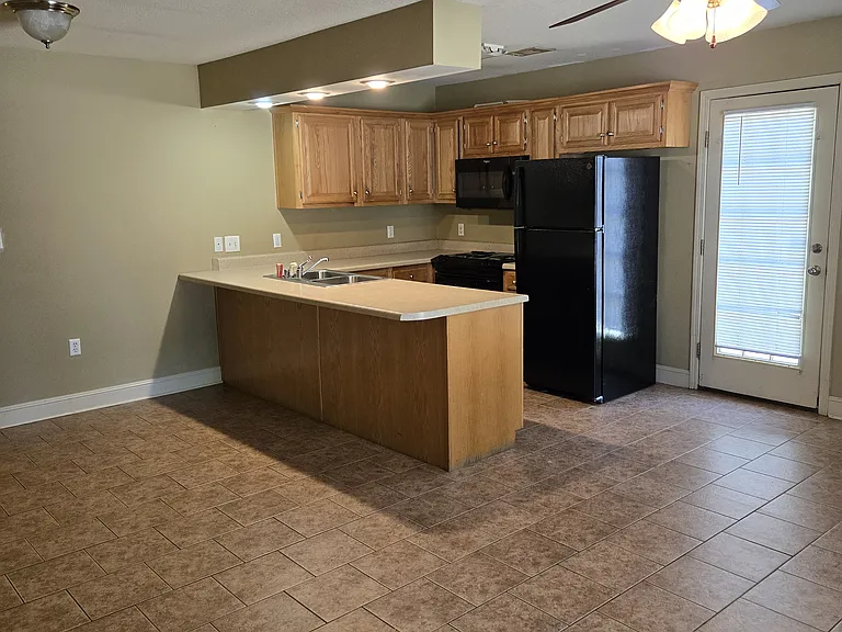 901 Richmond Ave #C — Photo 13