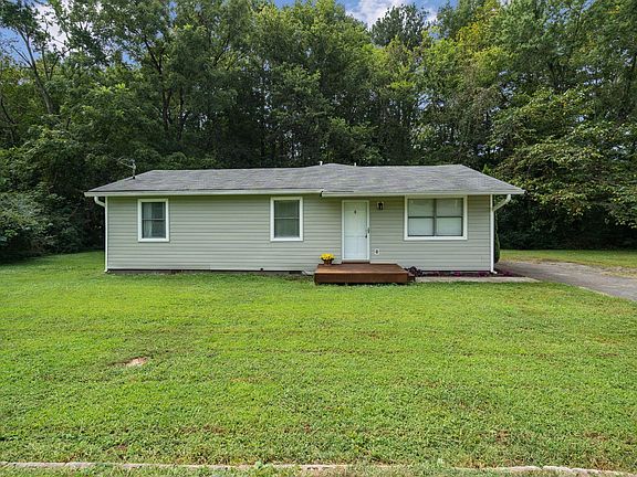 2nd image of 1040 Tasso Ln NE