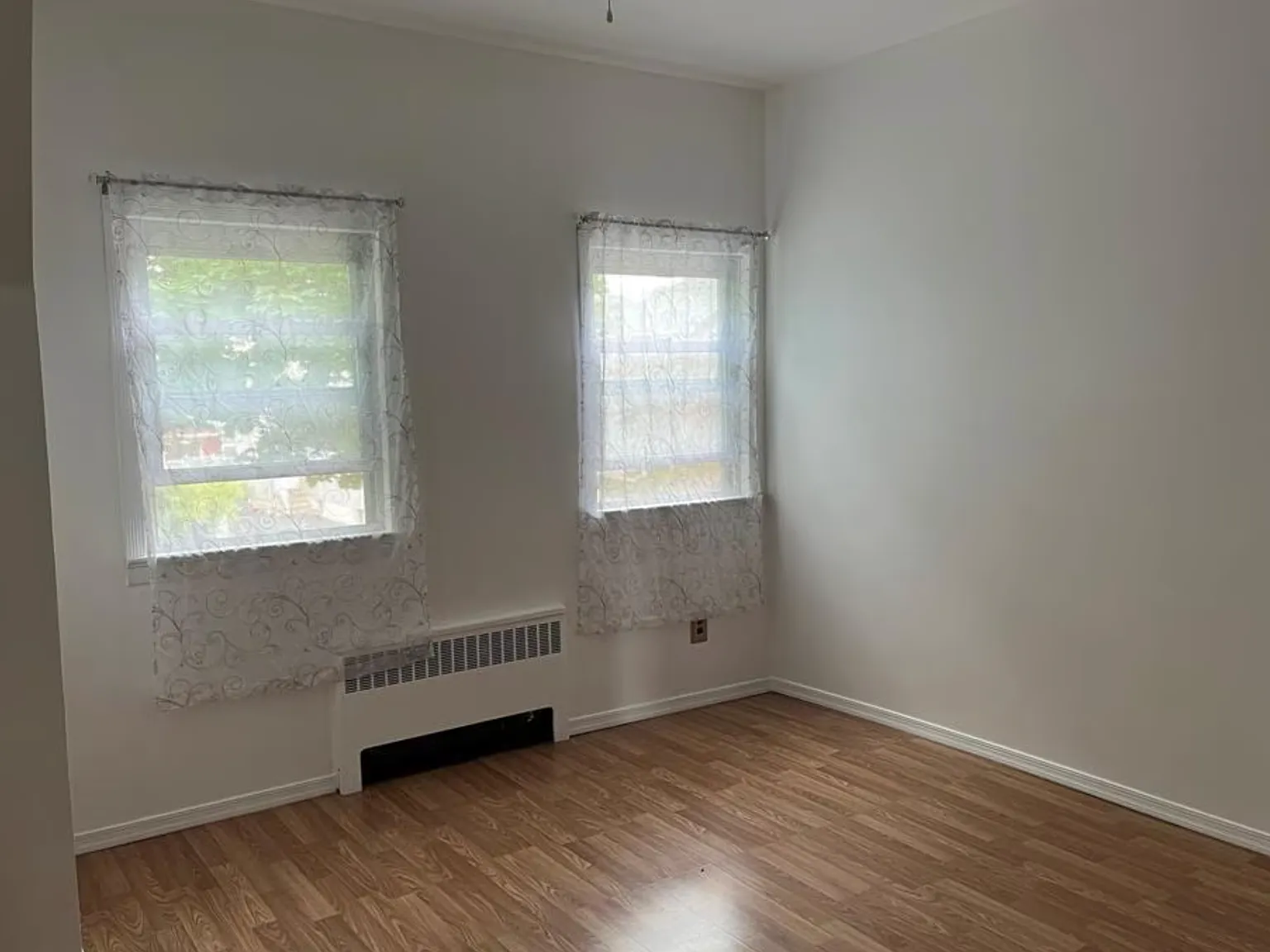 3 bed, 1.5 bath, 1516 sqft, $1,200 — Photo 2