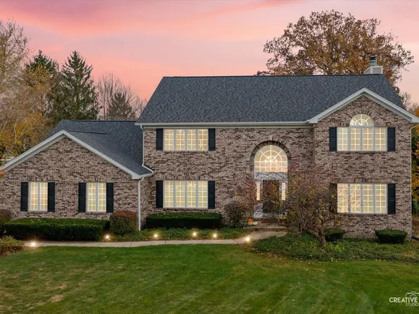 140 N Buckingham Dr, Sugar Grove, IL 60554
