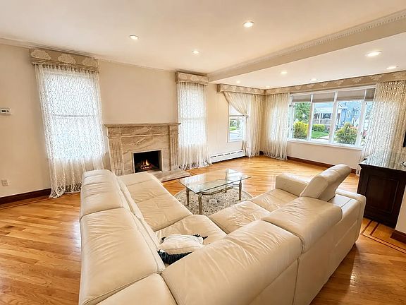 4th image of 526 Beach 132 St #1