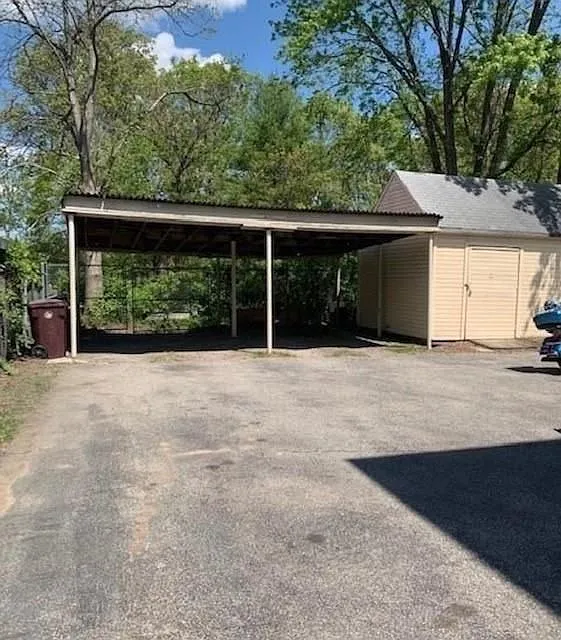 2 bed, 1.0 bath, 936 sqft, $1,750 — Photo 2