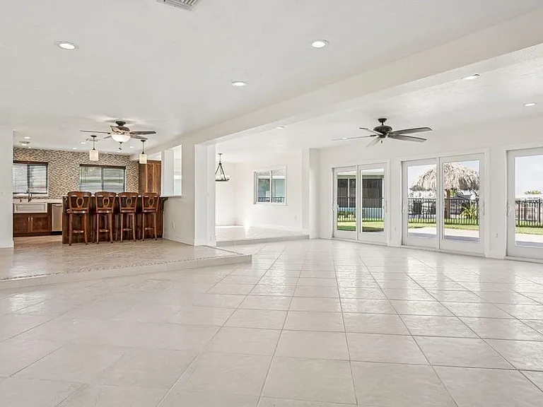 3734 Topsail Trl — Photo 10