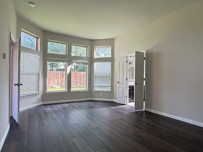 Bedroom 1 - Master