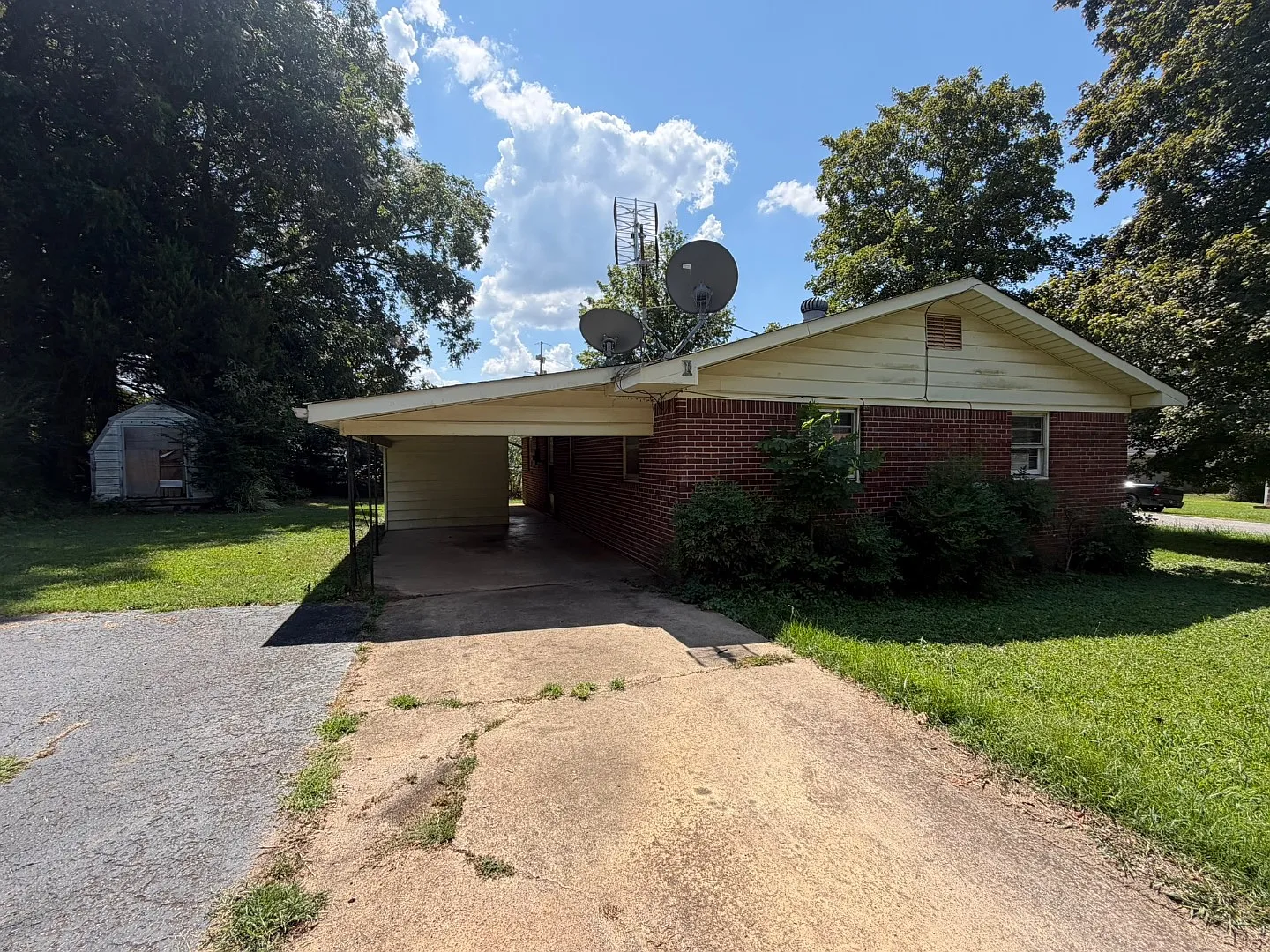 101 Oakwood St — Photo 3