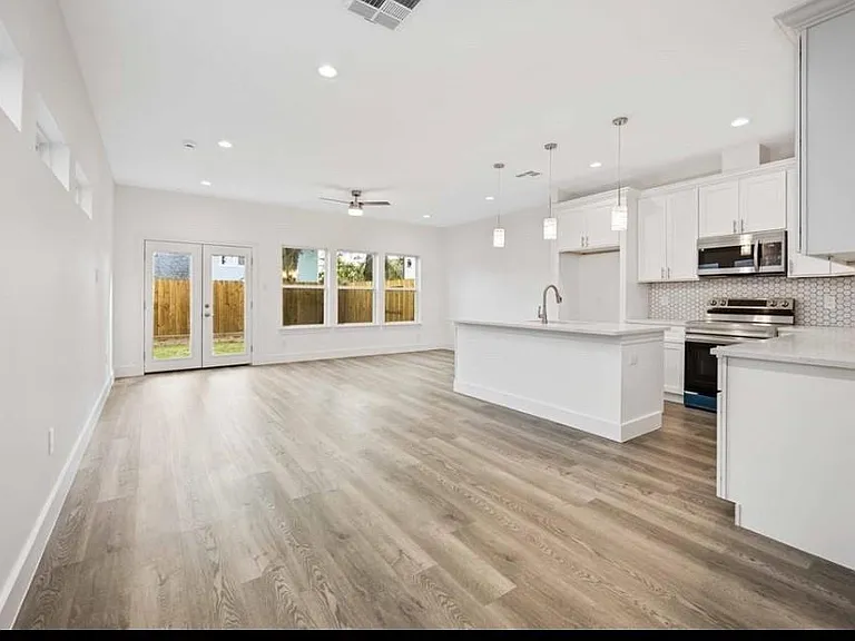 4508 Noble St — Photo 5