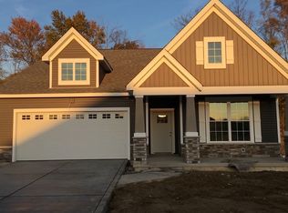 483 Eastwood Ln, Chesterton, IN