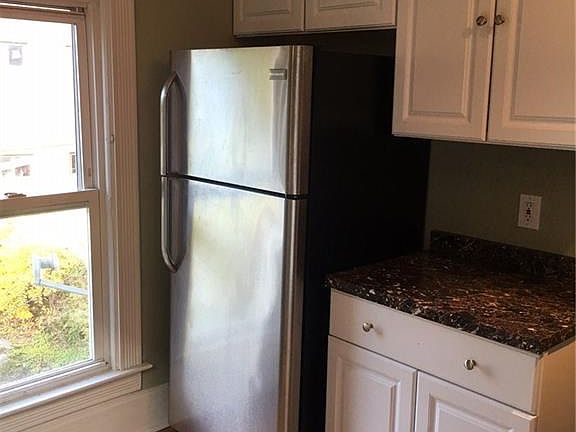 4th image of 216 Hoyt St