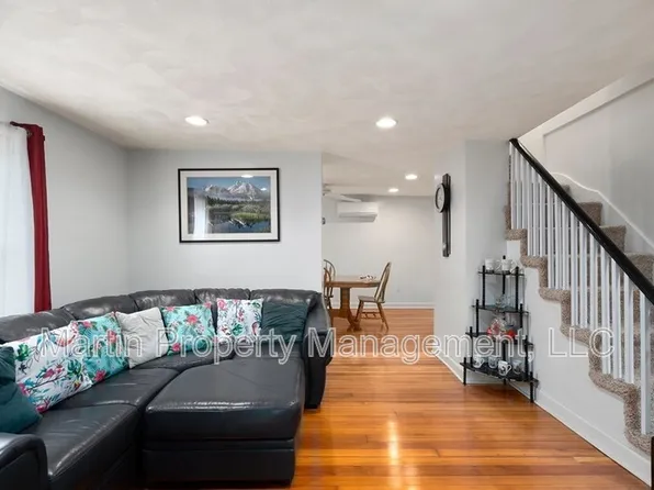 102 Orange St, Reading, MA 01867