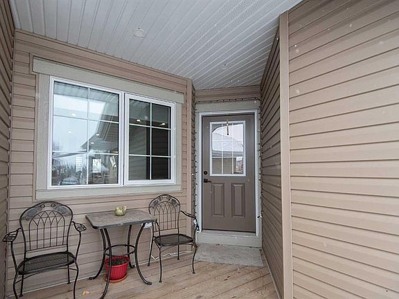 2nd image of 71 N Golden Cres