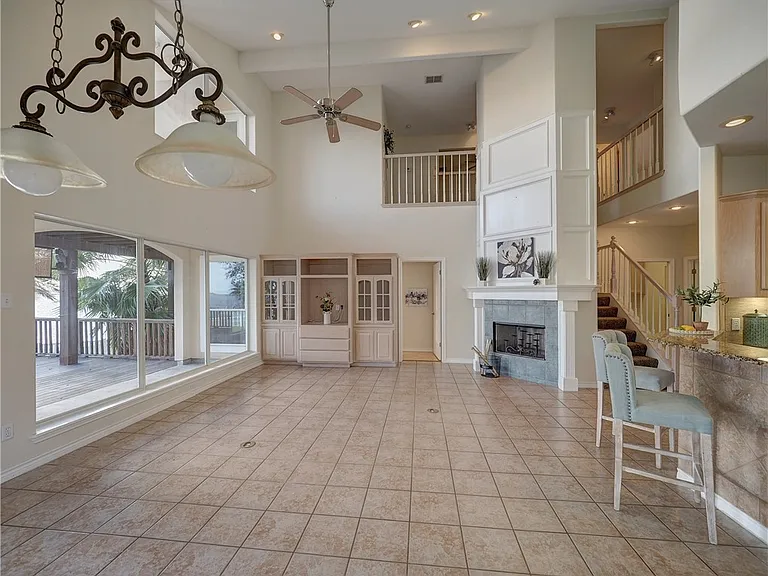 1343 Bayview Dr — Photo 7