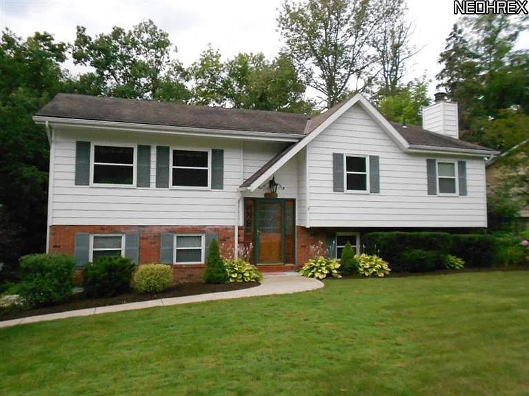 238 Chelmsford Dr photo 1