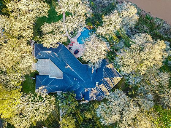 3rd image of 3011 River Forest Dr