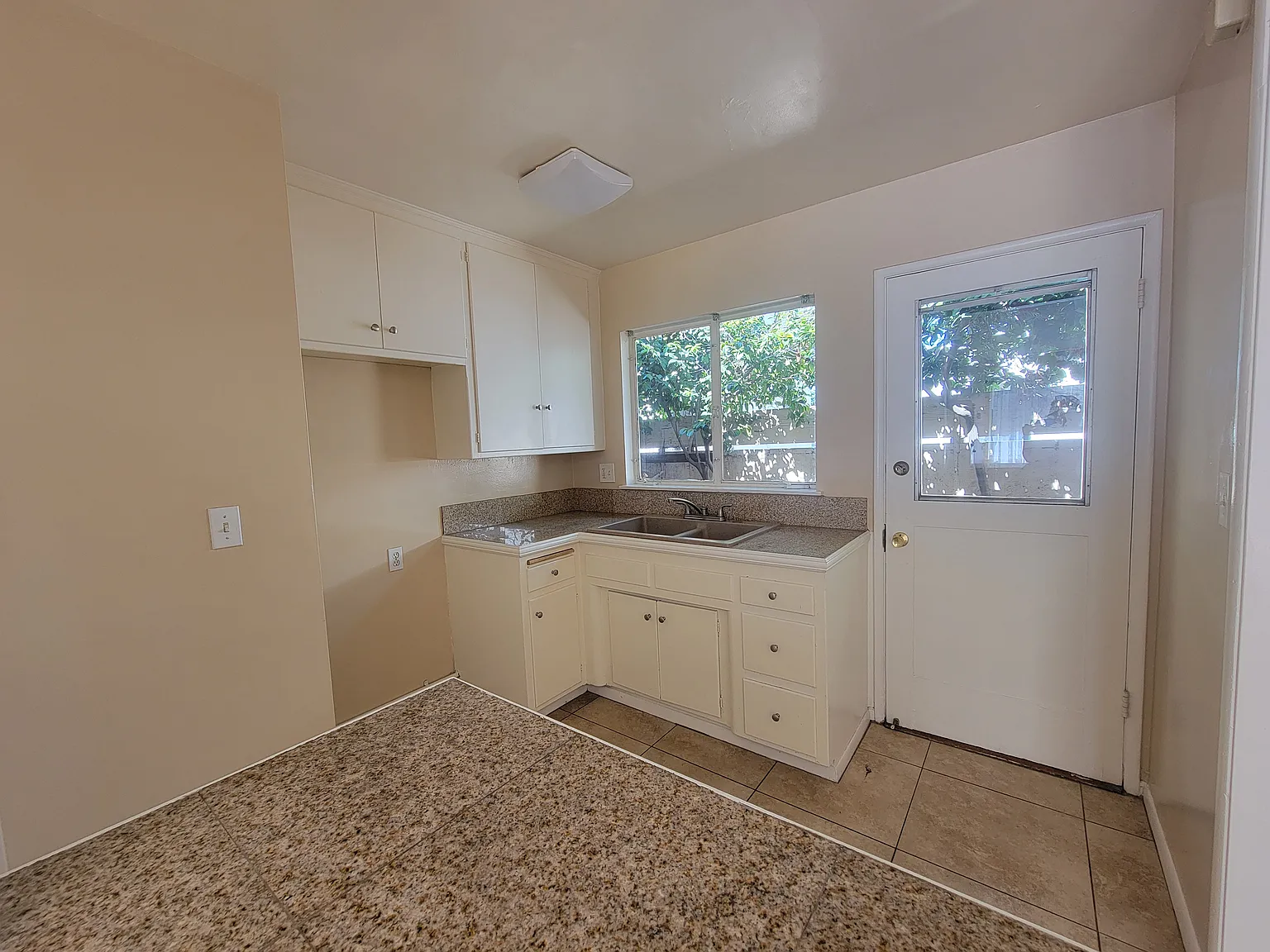 1/2 Wyandotte St, Van Nuys — Photo 3