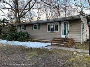 729 Monmouth Rd, Cream Ridge, NJ 08514
