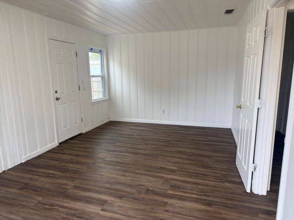 211 11th St, Levelland, TX - More