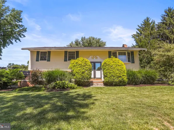 90 Crosswind Dr, Shrewsbury, PA 17361