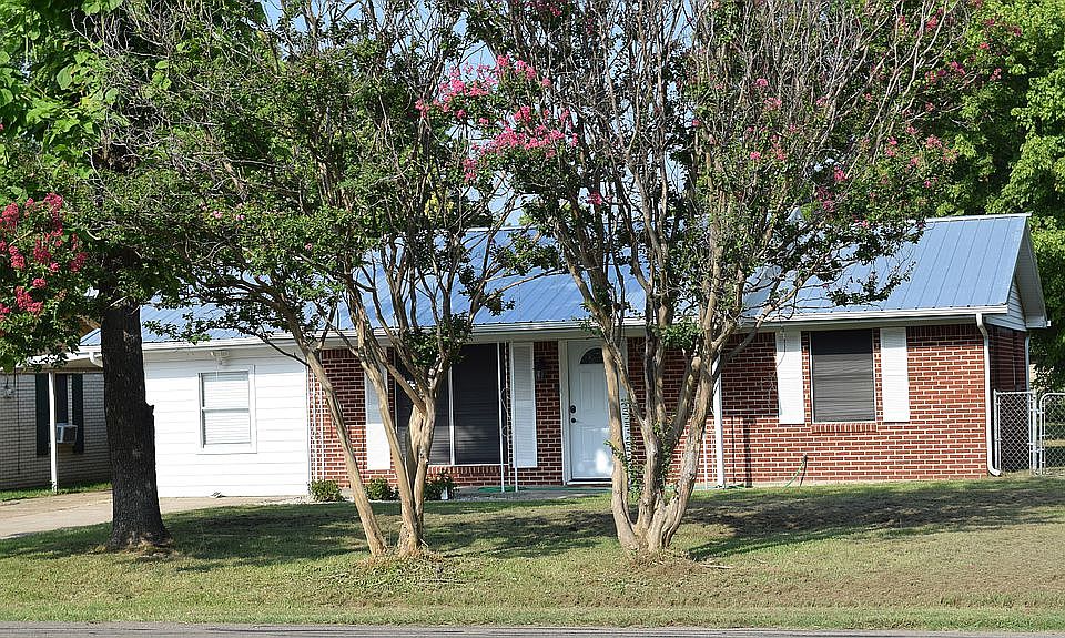 1st image of 301 Kuykendall St