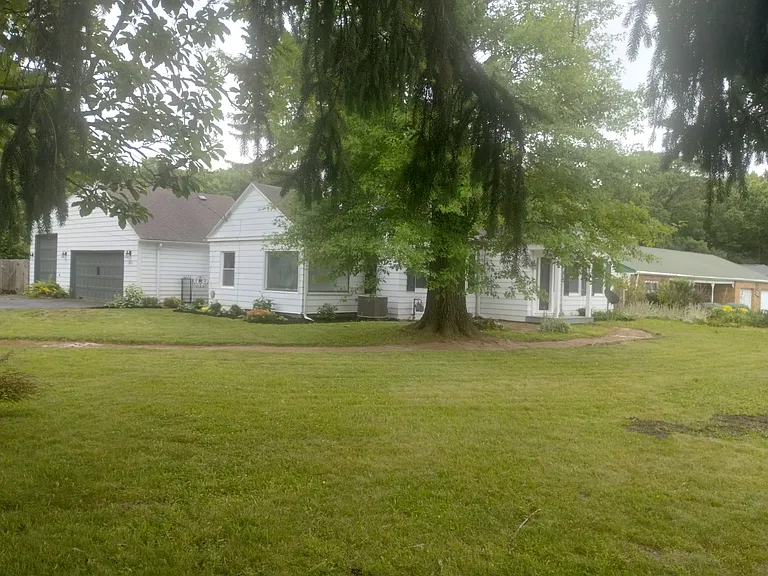 3950 Riverside Dr — Photo 31