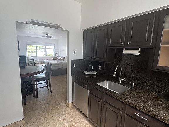 5th image of 736 12th St APT 8
