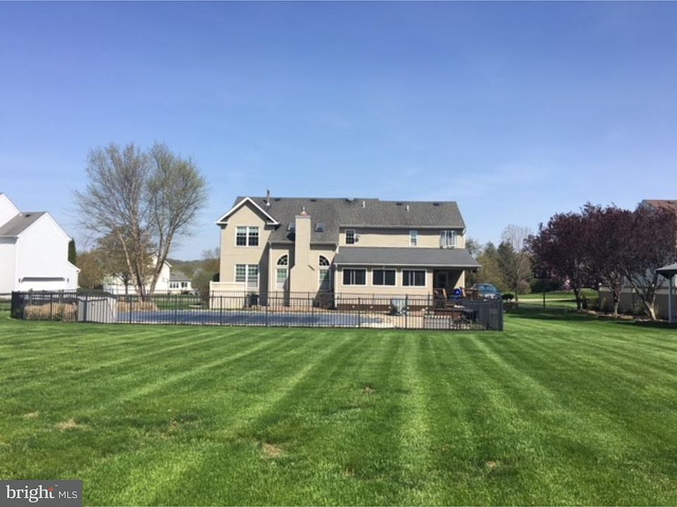 2nd image of 346 Vista Dr
