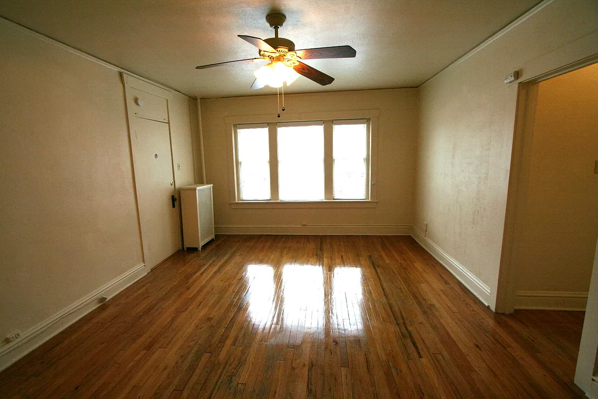 Building Photo - 720 E 12th Ave #6