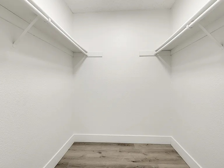 2x2- Walk In Closet