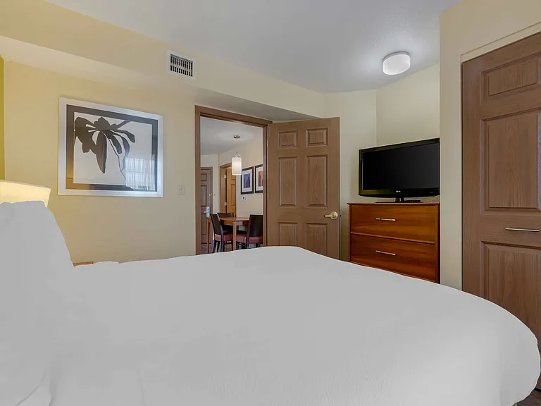 2 Bedroom Suite - 2 Queen Beds