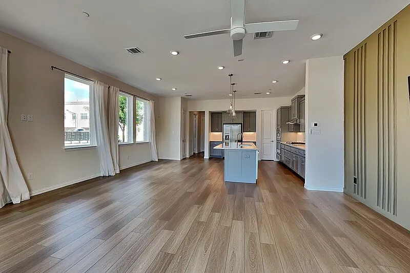 3 bed, 3.0 bath, 2057 sqft, $3,095 — Photo 2