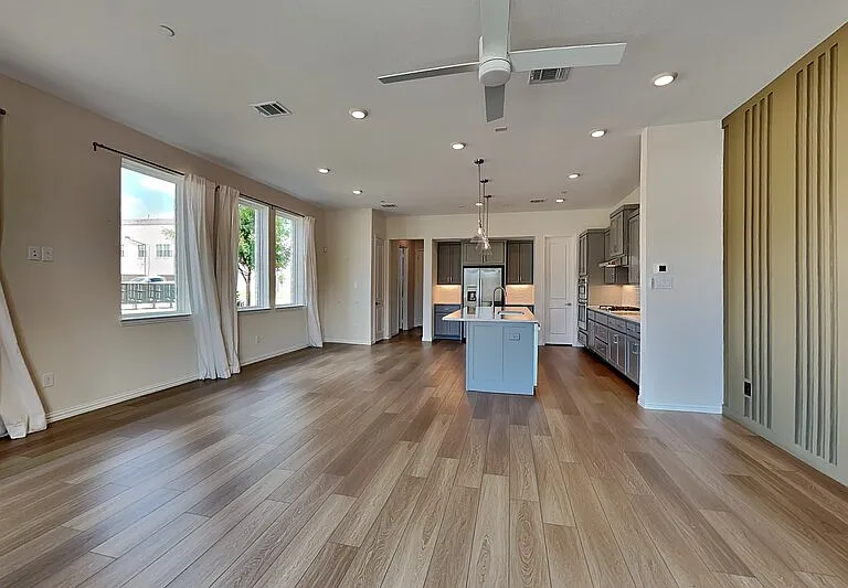 1192 Daybreak Dr — Photo 2