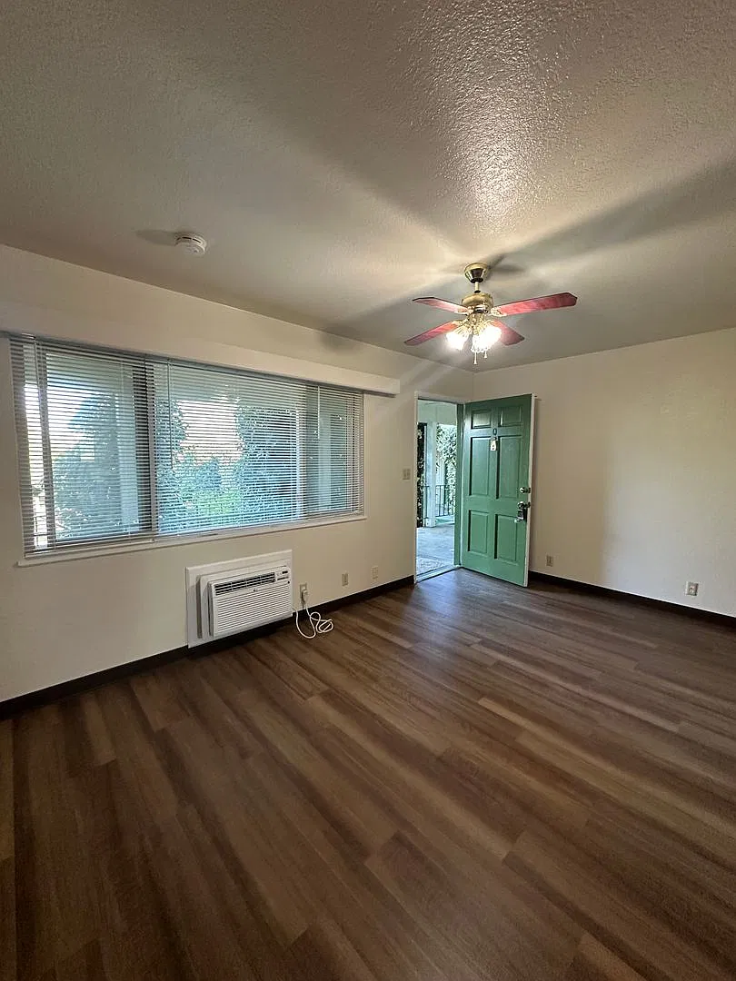 Ivy Common Apartments — Photo 4