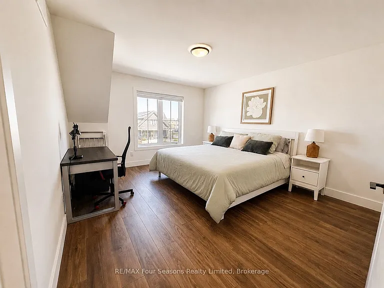 137 White Oak Cres — Photo 10