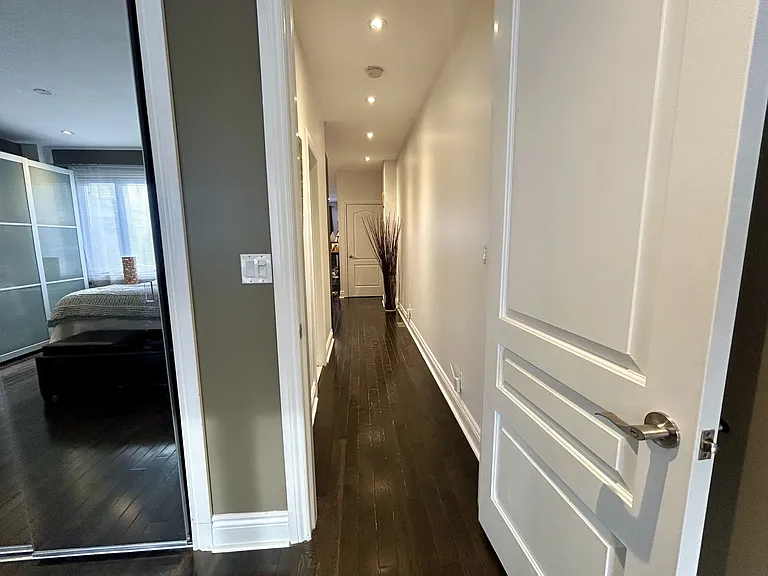 36 Coxwell Ave — Photo 15