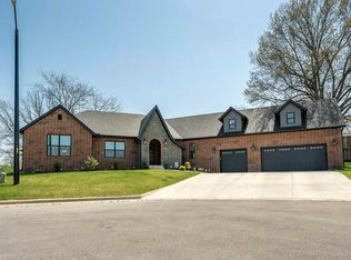 1610 E Silo Ridge Dr, Ozark, MO 65721