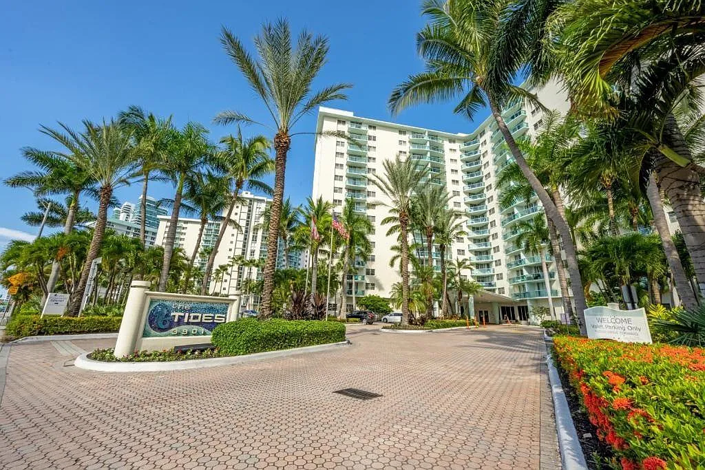 1 bed, 1.0 bath, 789 sqft, $2,500 — Photo 1