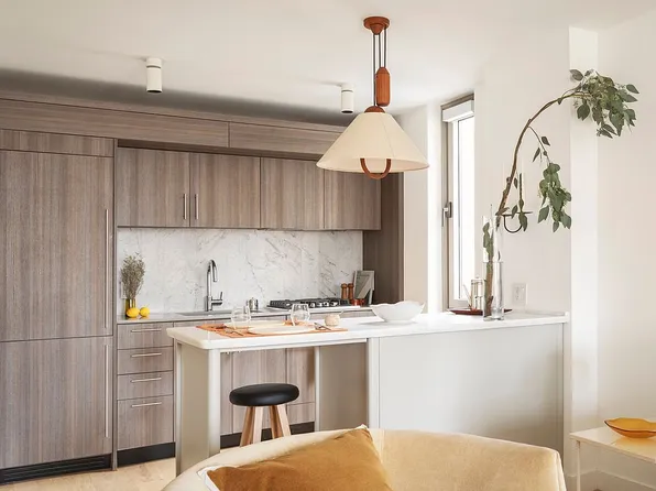 234 E 46th St APT 1504, New York, NY 10017
