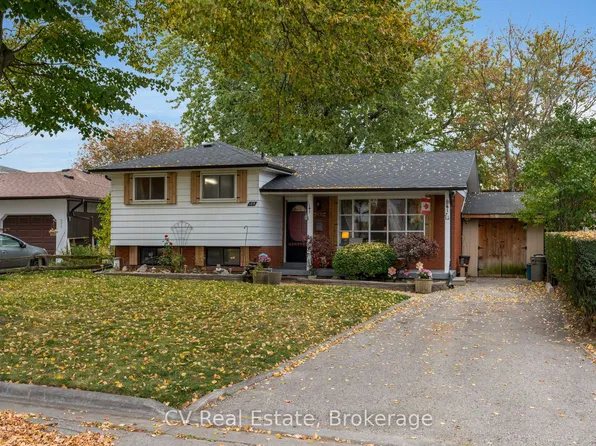185 Georgian Ct, Oshawa, ON L1J 1G3
