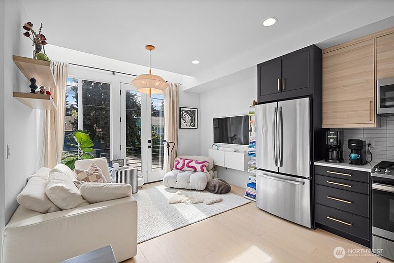 4th image of 712 W Bertona Street #a