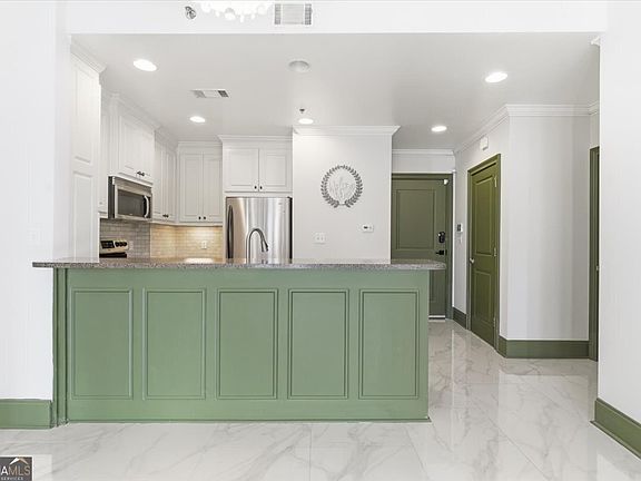 2nd image of 2255 Peachtree Rd NE Unit 521