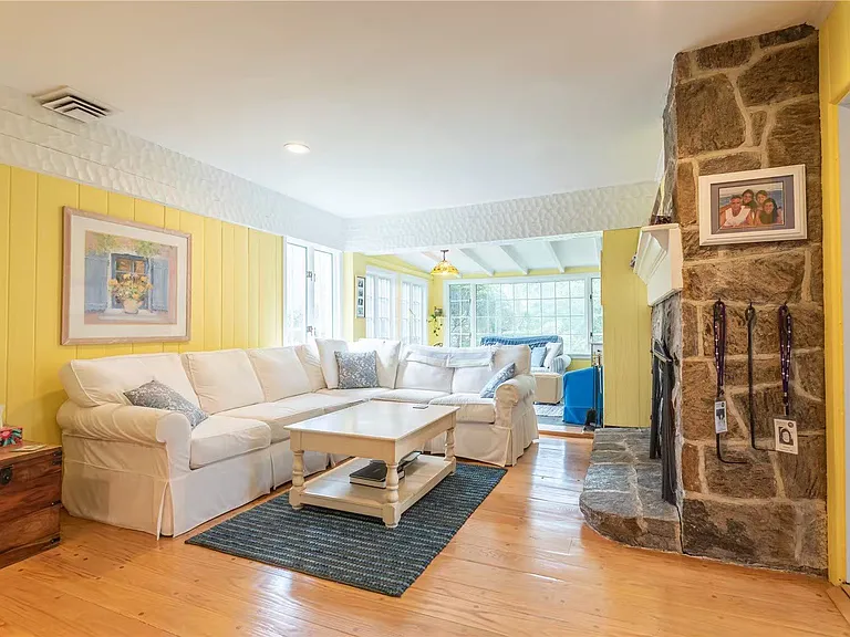 76 Wensley Dr — Photo 5