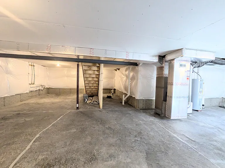 9013 Hawk Hill Way — Photo 33
